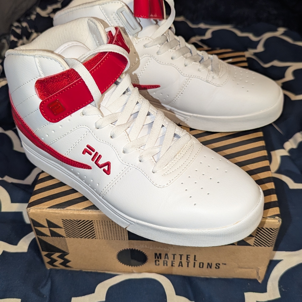 Fila Men's White and Red Sneakers